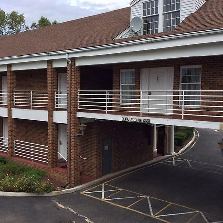 The Village Inn Colts Neck Exterior photo